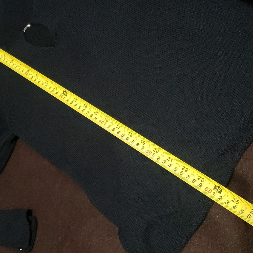Holt Renfrew Ribbed Keyhole  Sweater - Picture 11 of 12